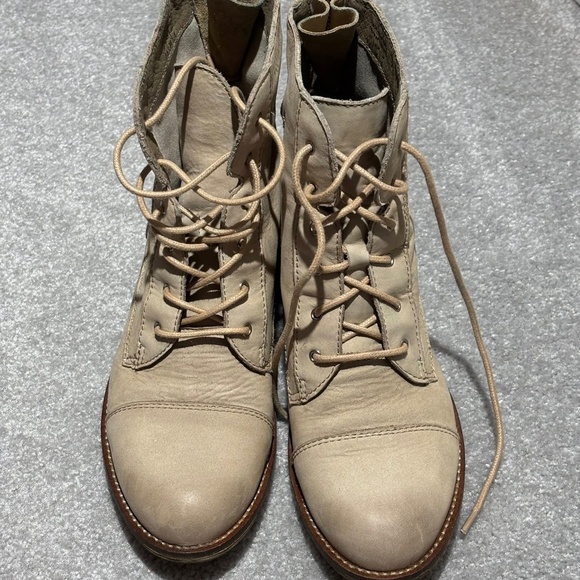 Aldo cream leather combat boots EUC Size 7.5 - Picture 2 of 3